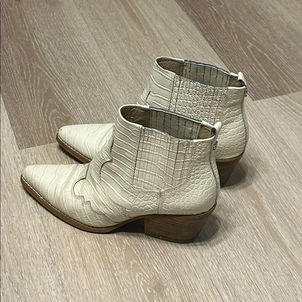 Sam Edelman Western Aligator Skin White Ankle Boots in Size 6.5